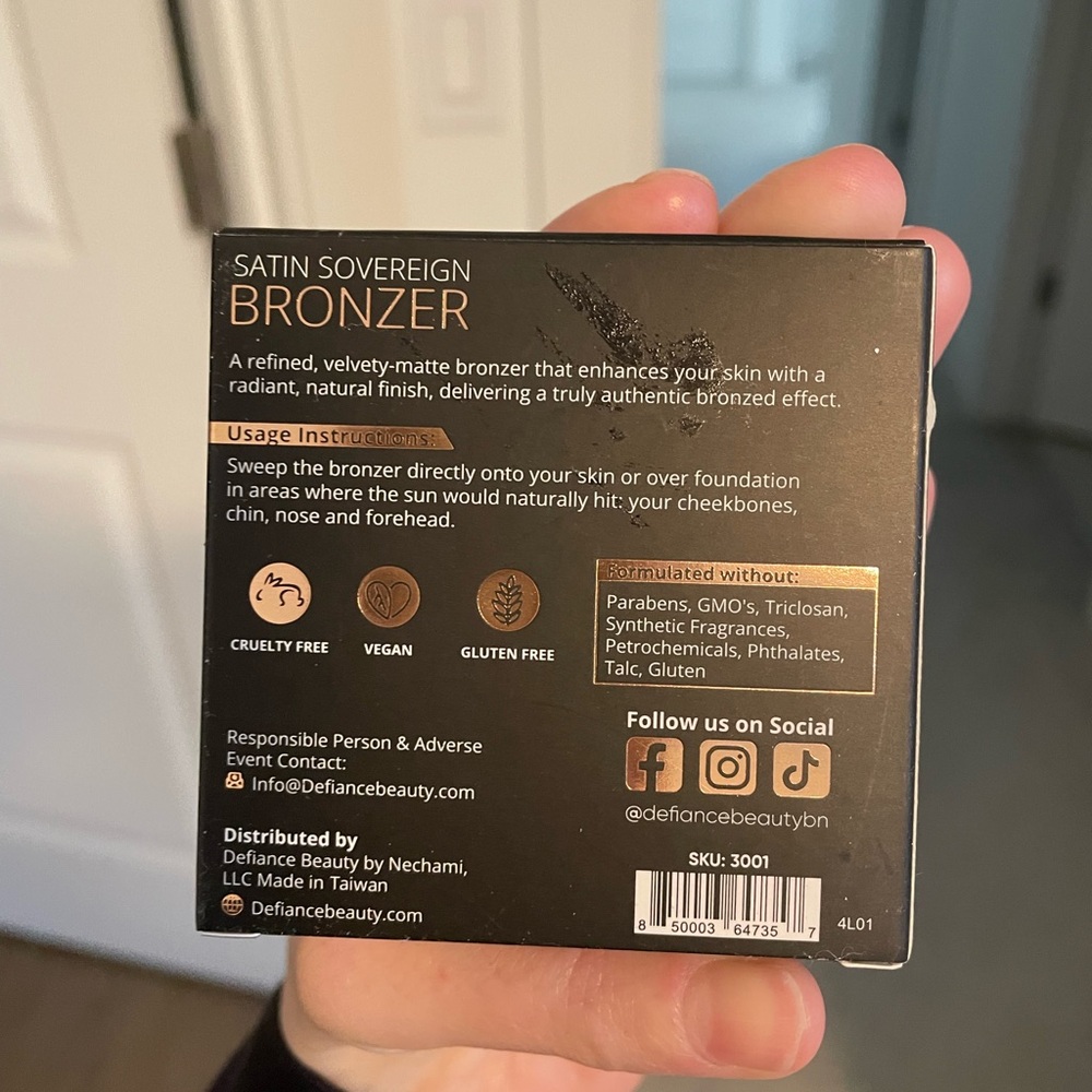 Bronzer - Picture 2 of 3